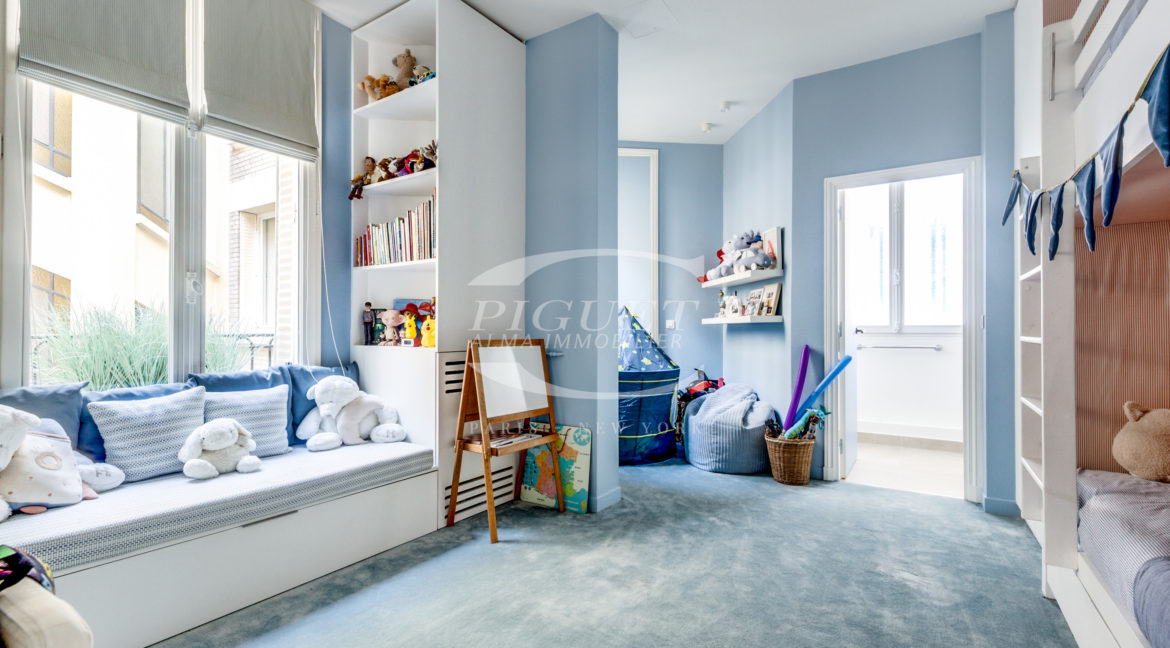 15 av Robert Schuman - 75007 Paris - LOGO - 6