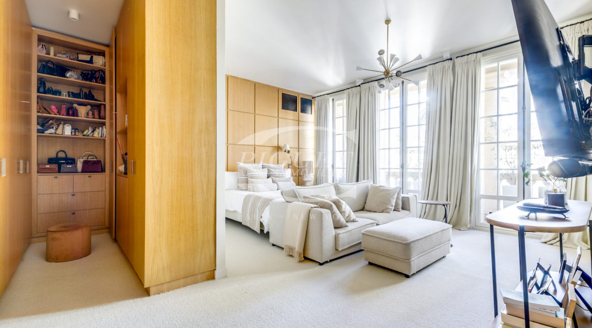 15 av Robert Schuman - 75007 Paris - LOGO - 9