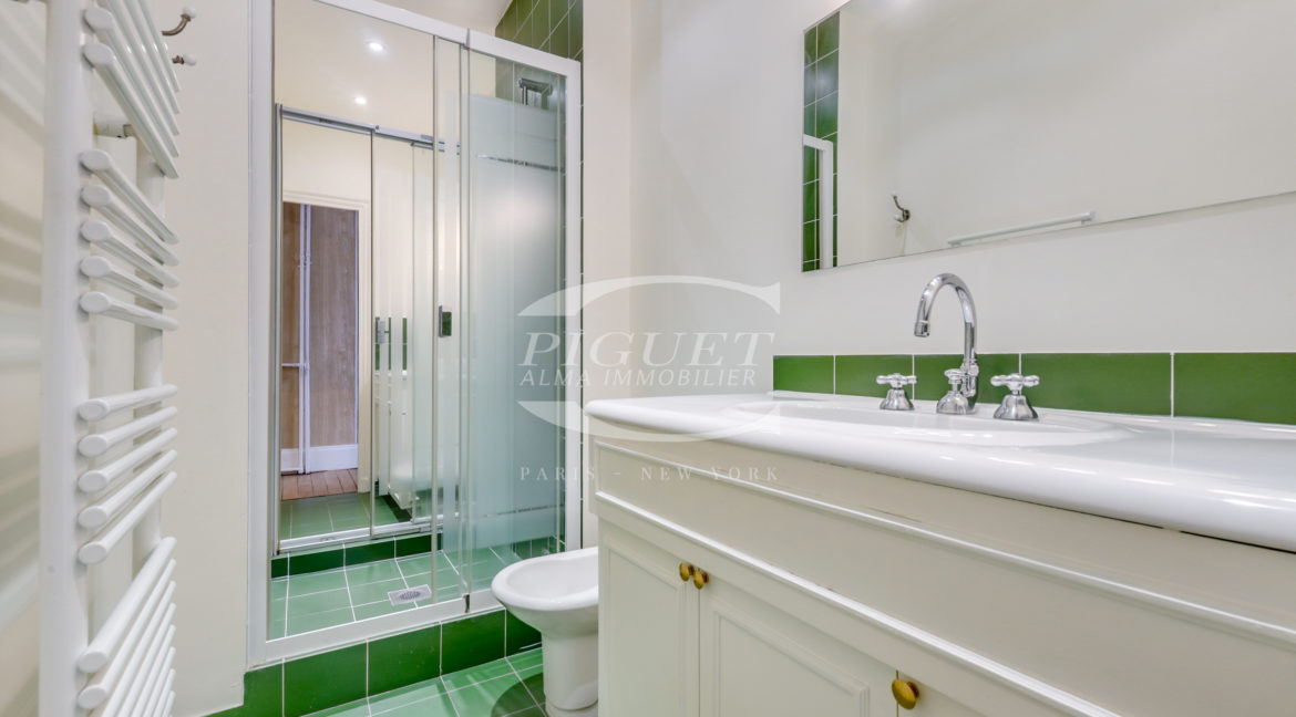 90 bd Raspail - 75006 Paris - LOGO - 1