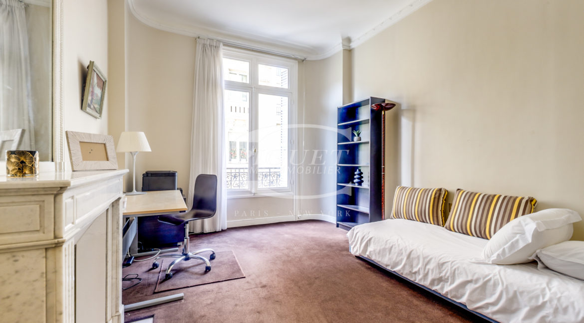 90 bd Raspail - 75006 Paris - LOGO - 2