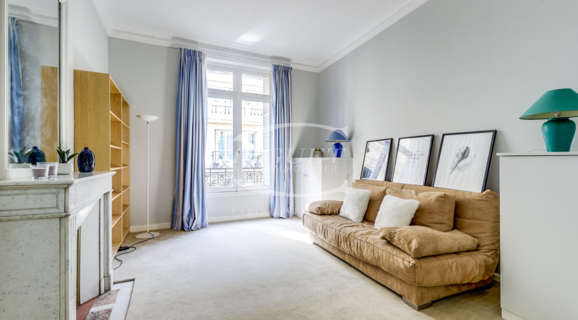 90 bd Raspail - 75006 Paris - LOGO - 4