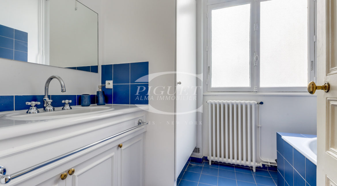 90 bd Raspail - 75006 Paris - LOGO - 5