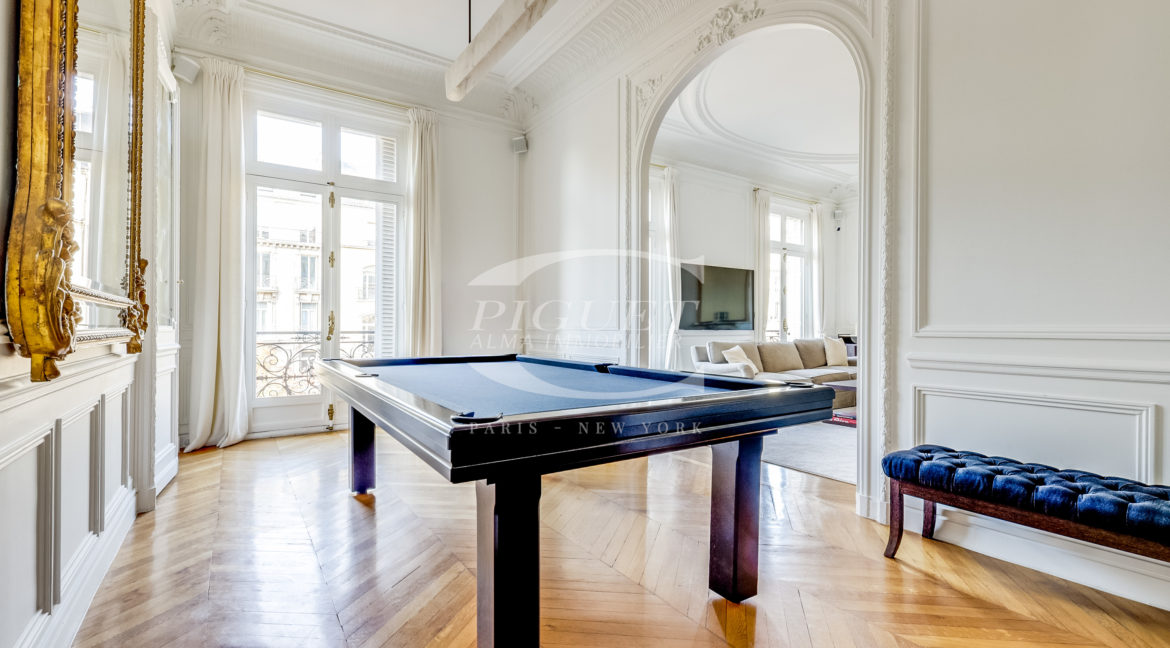 4 av Georges V - 75008 Paris - LOGO - 11