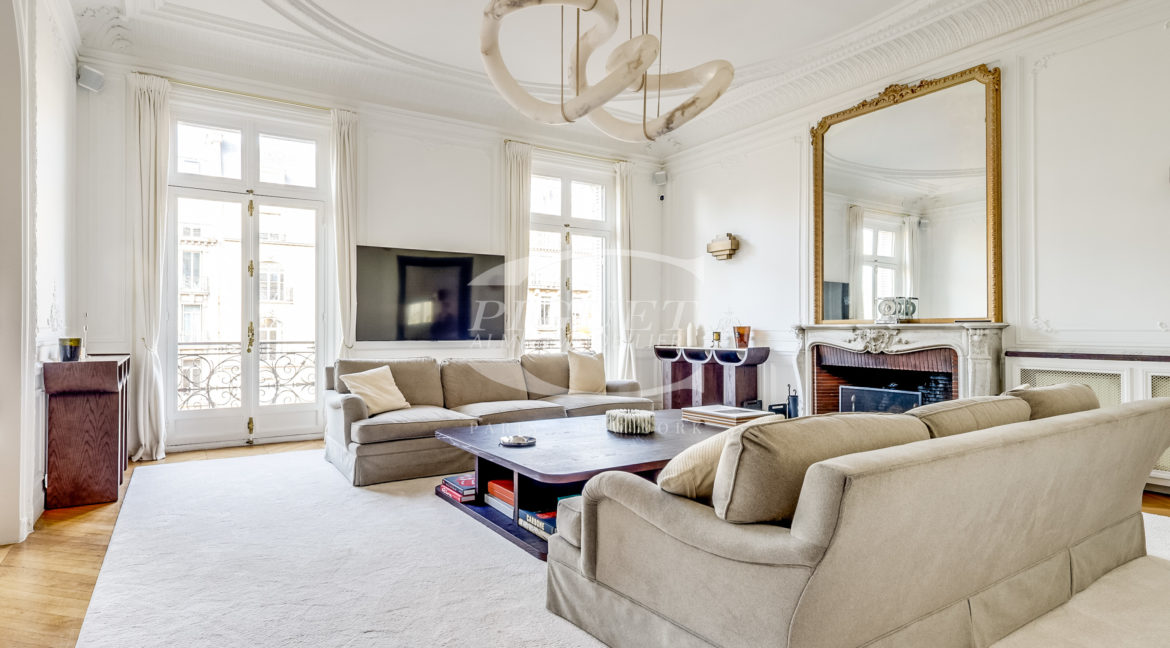 4 av Georges V - 75008 Paris - LOGO - 13