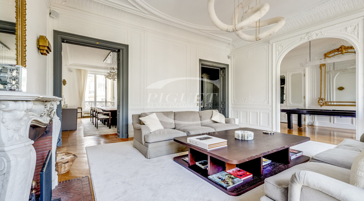 4 av Georges V - 75008 Paris - LOGO - 15