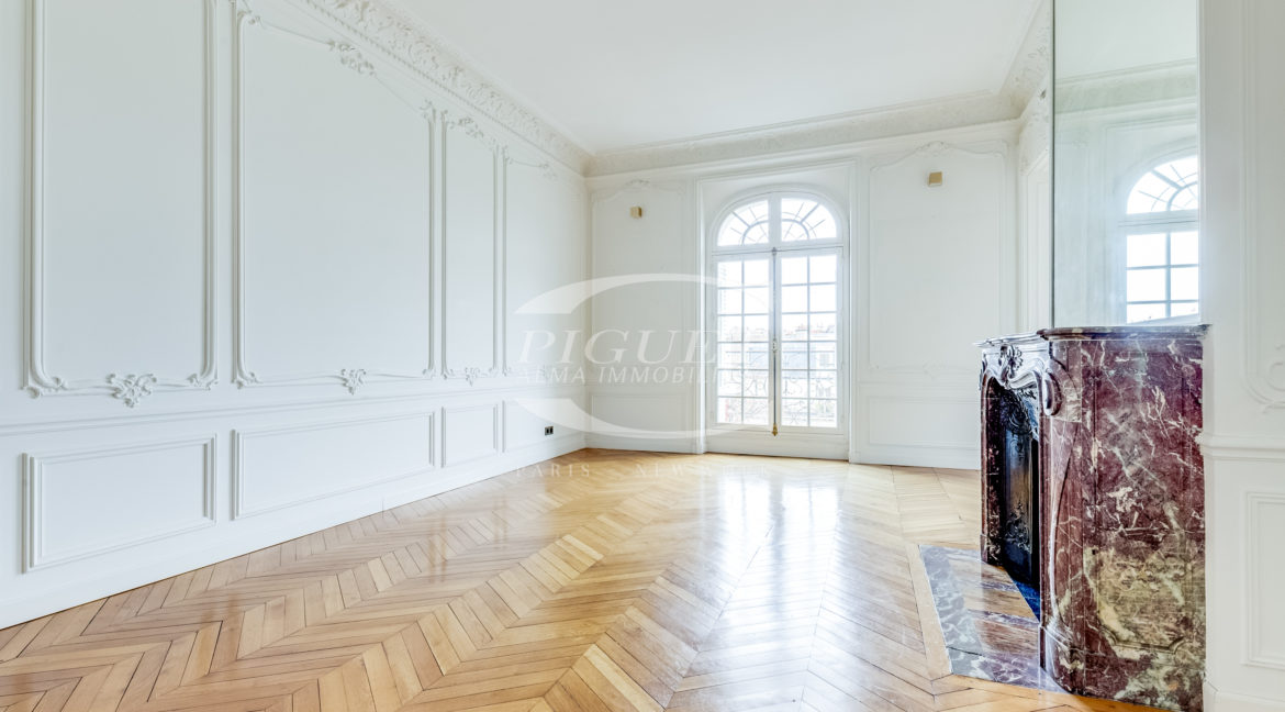 10 av Marceau - 75008 Paris - LOGO - 13