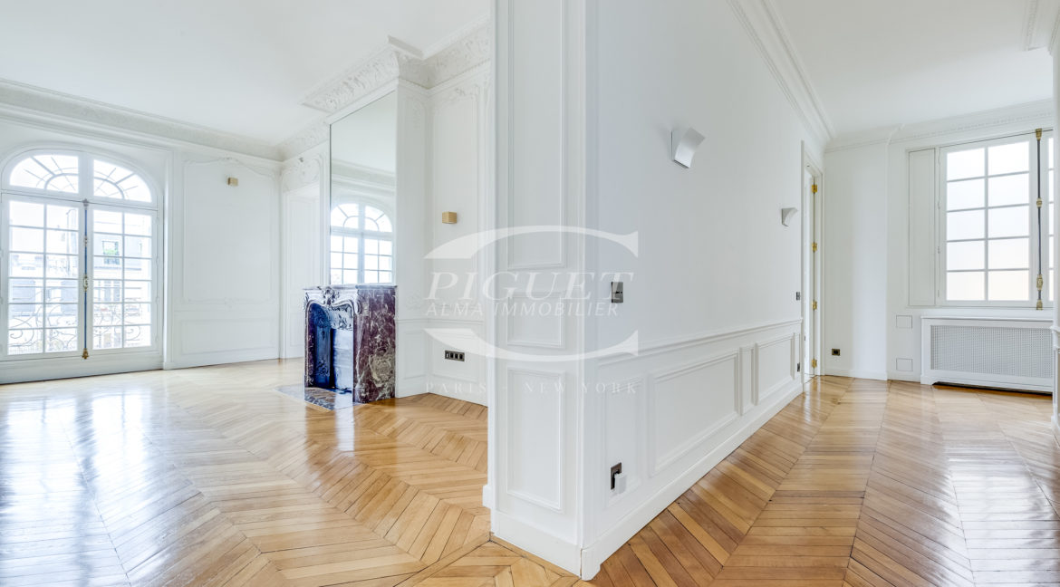 10 av Marceau - 75008 Paris - LOGO - 14