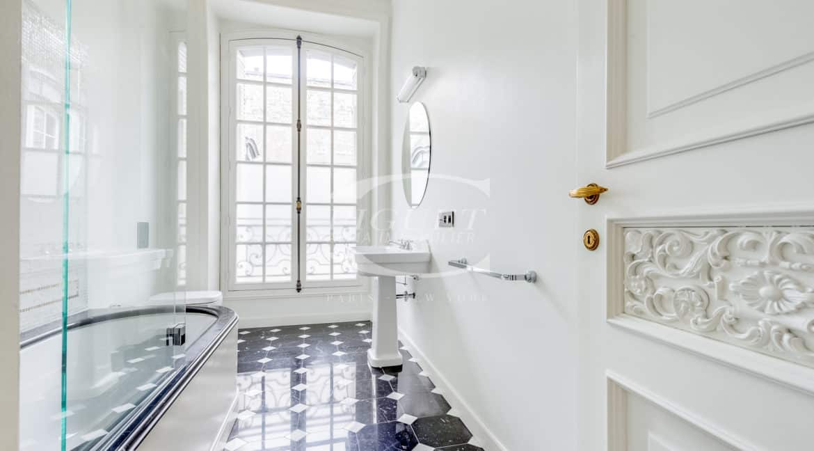 10 av Marceau - 75008 Paris - LOGO - 2