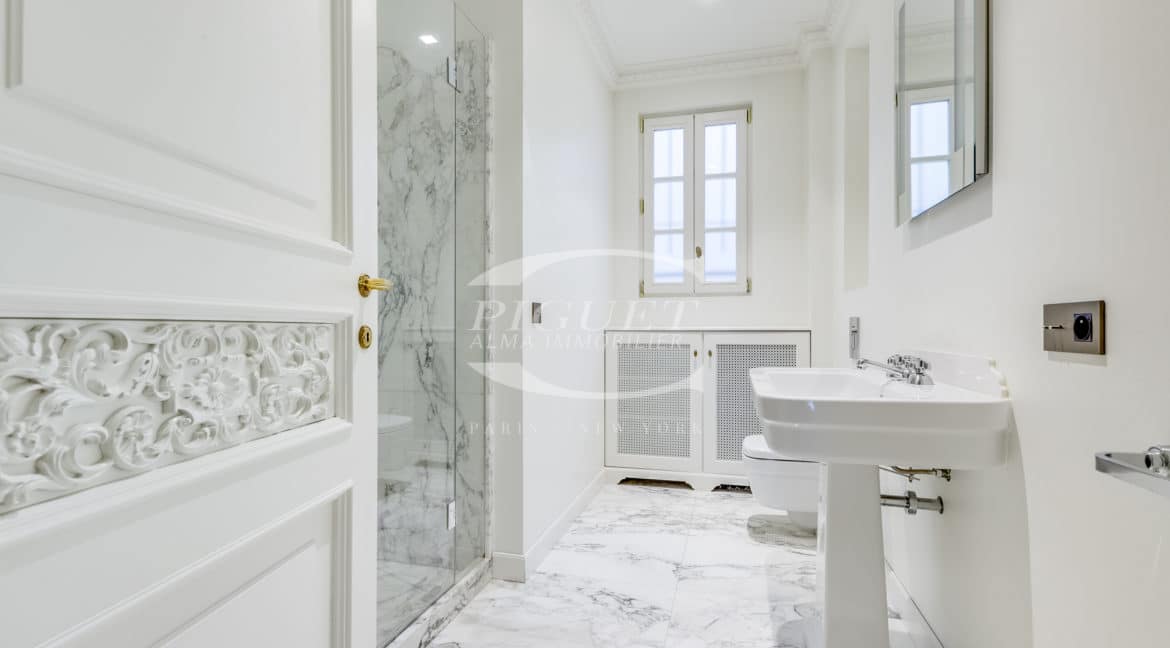 10 av Marceau - 75008 Paris - LOGO - 5