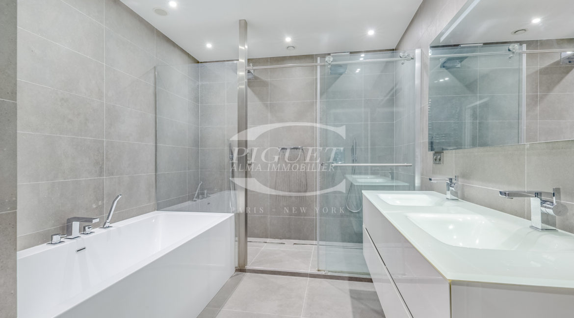 11 av Montaigne - 75008 Paris (2) - LOGO - 1