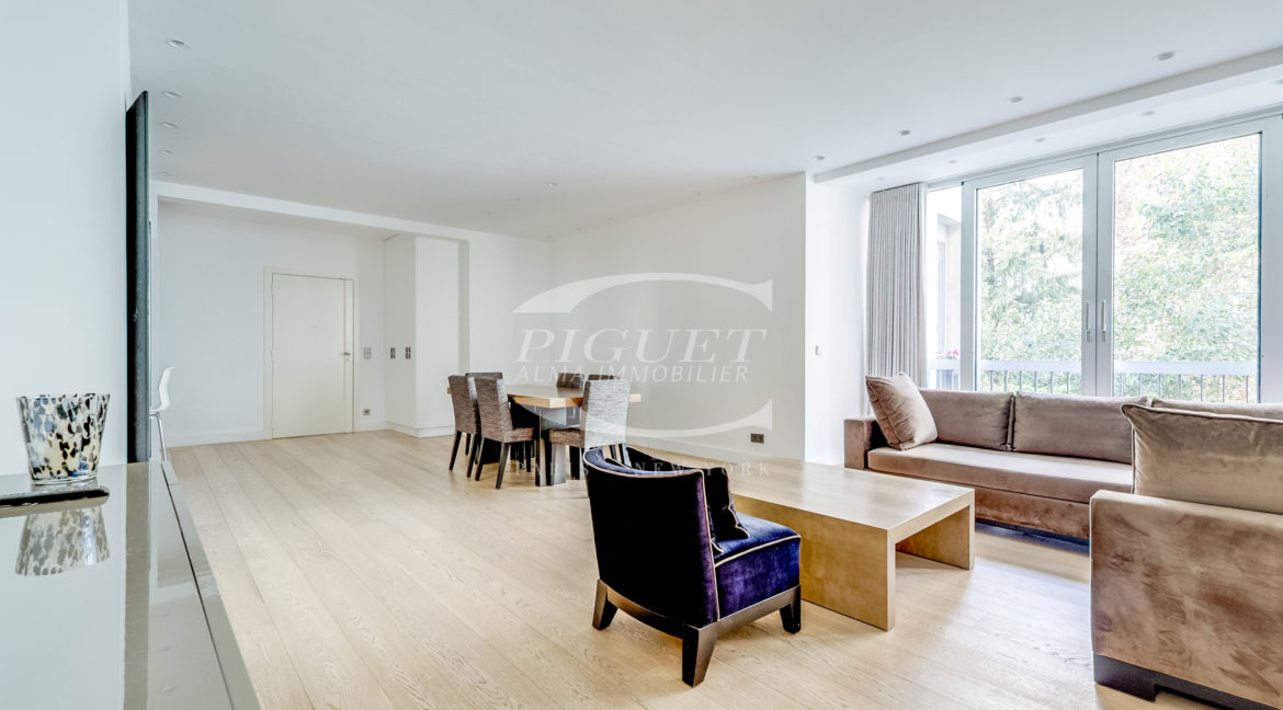 11 av Montaigne - 75008 Paris (2) - LOGO - 12