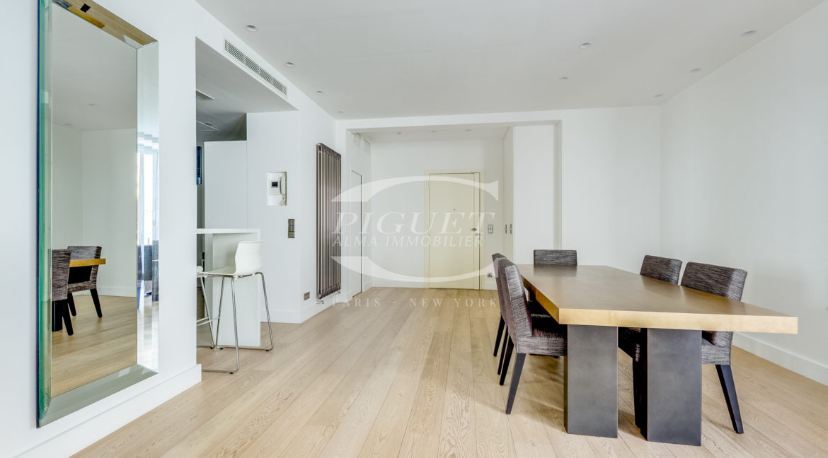 11 av Montaigne - 75008 Paris (2) - LOGO - 16