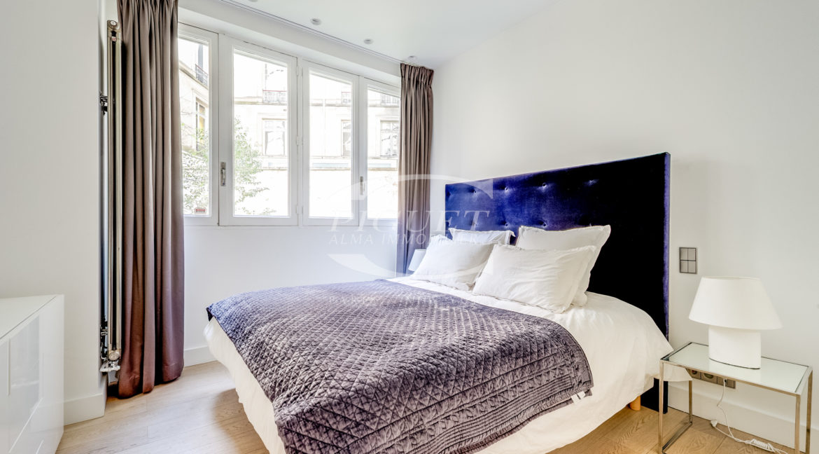 11 av Montaigne - 75008 Paris (2) - LOGO - 3