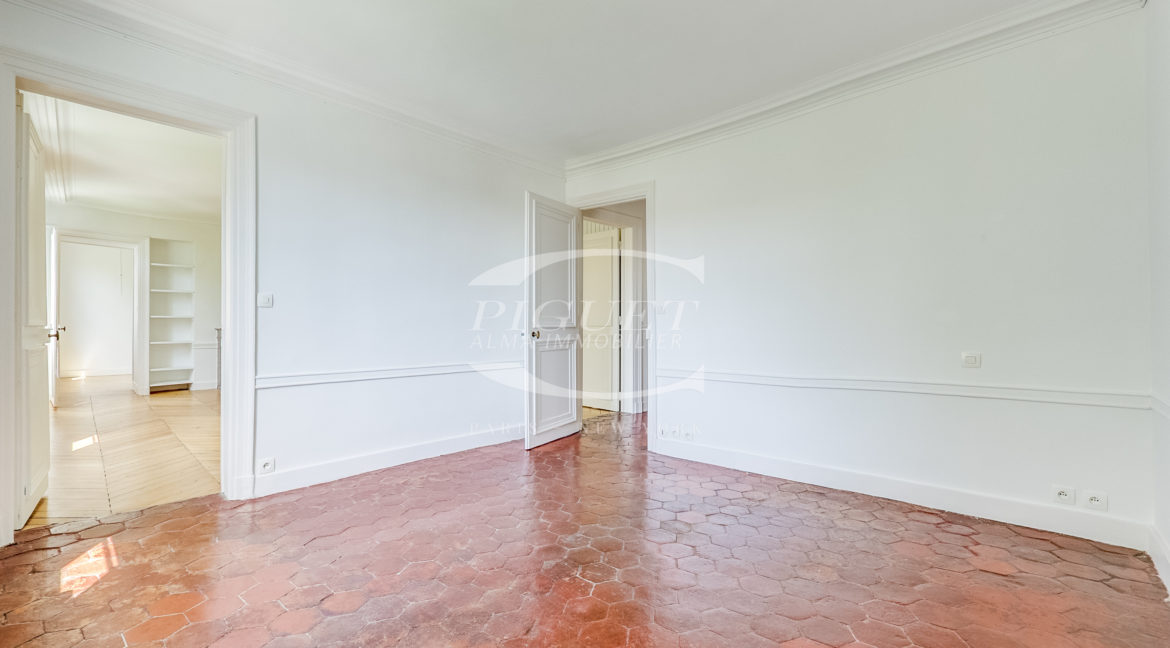 6 rue de Furstenberg - 75006 Paris - LOGO - 12