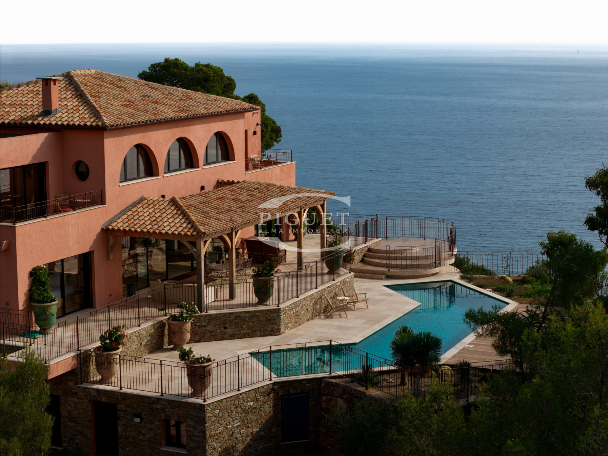 VILLA EXCLUSIVE À VENDRE – DOMAINE PRIVÉ DU CAP NÈGRE