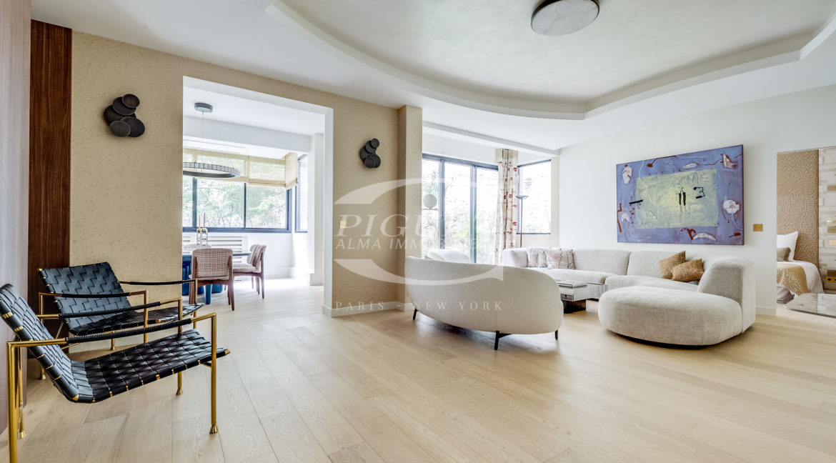 11 av Montaigne - 75008 Paris - LOGO - 12