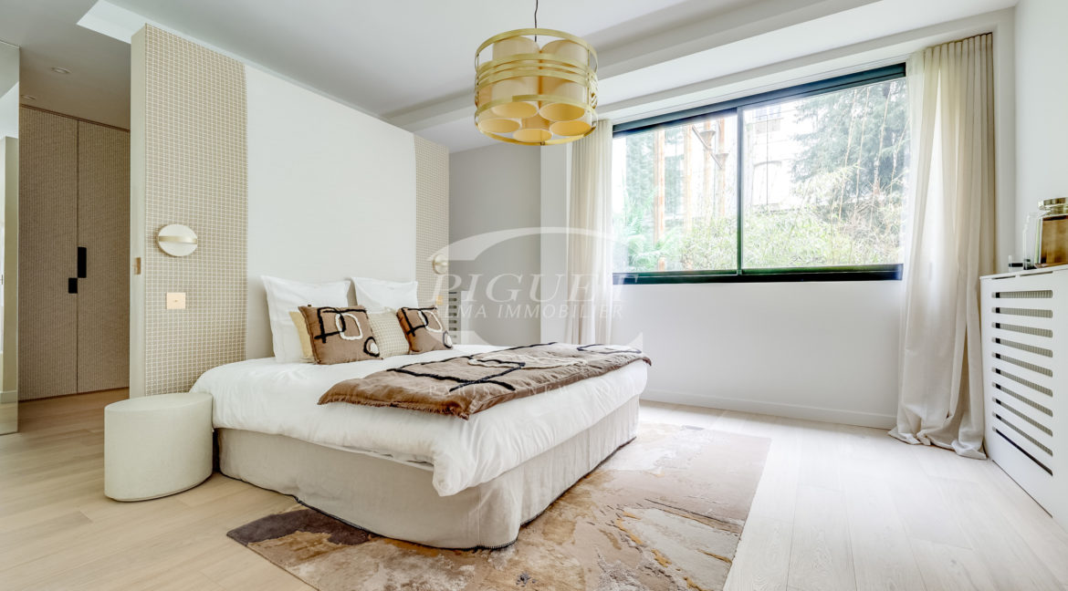 11 av Montaigne - 75008 Paris - LOGO - 6