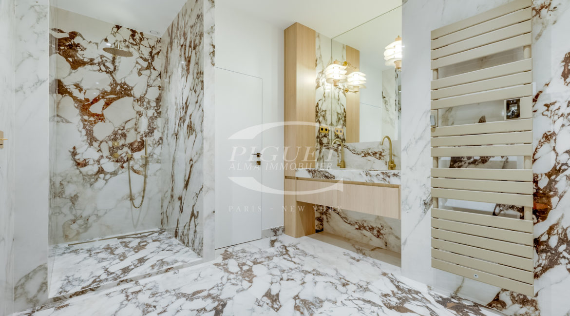 11 av Montaigne - 75008 Paris - LOGO - 8
